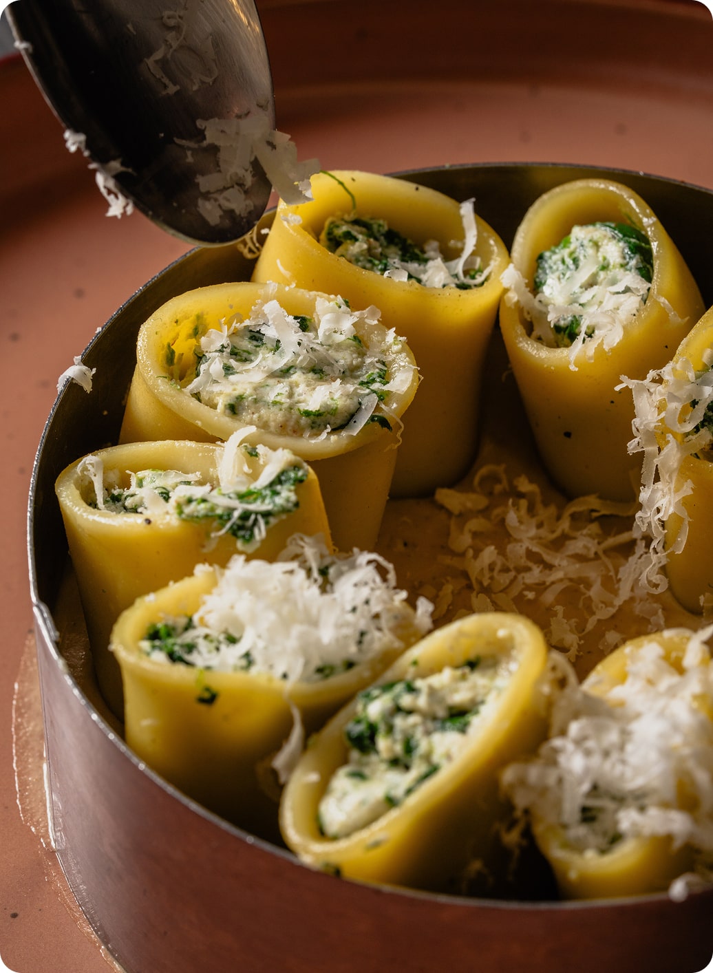 Restaurant Italien Vich Plat Paccheri Farci Sauce Noix Min